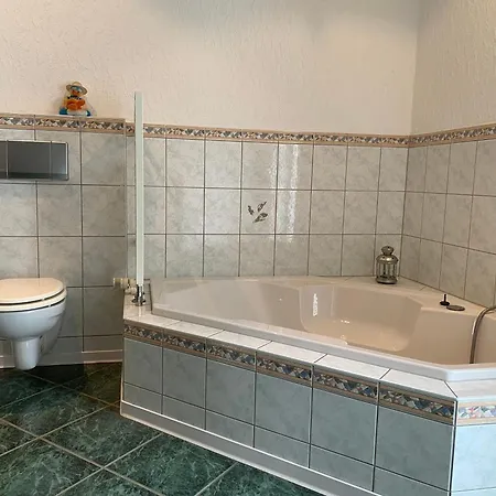 Privatunterkunft M9 Mit Balkon Am Waldrand Im Ostseeland *