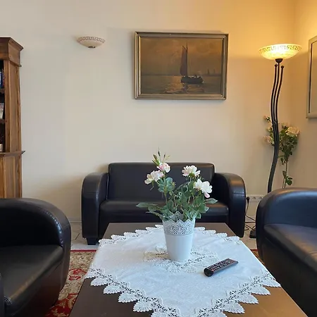 M9 Mit Balkon Am Waldrand Im Ostseeland 홈스테이