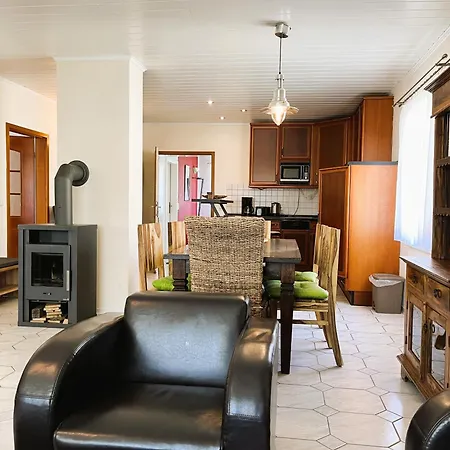 Privatunterkunft M9 Mit Balkon Am Waldrand Im Ostseeland