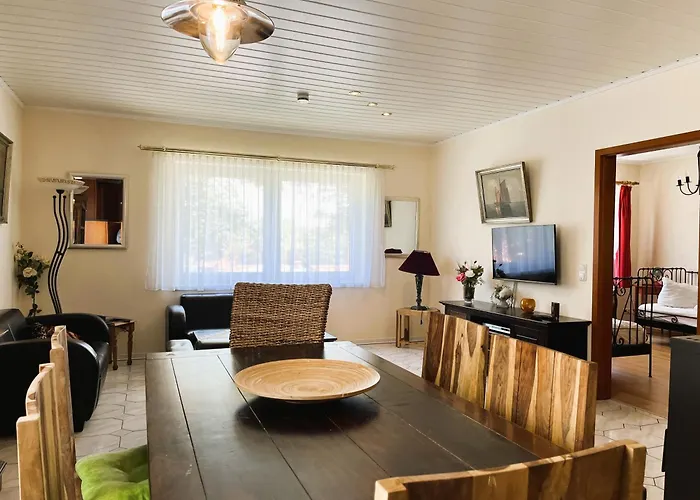 M9 Mit Balkon Am Waldrand Im Ostseeland Δωμάτια σε οικογενειακή κατοικία *