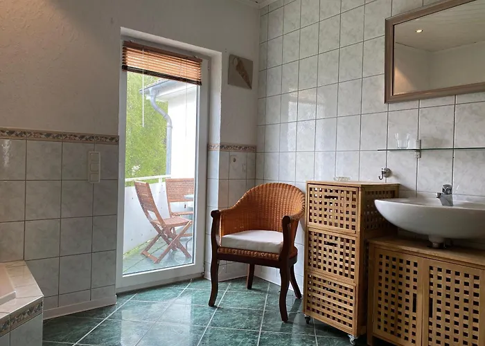 M9 Mit Balkon Am Waldrand Im Ostseeland Δωμάτια σε οικογενειακή κατοικία Neubukow